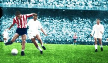 GOL 1-3 DE LA FINAL DE 1960. REAL MADRID 1 - ATLETICO DE MADRID 3. En 1960, la victoria fue para los rojiblancos por 3 a 1 en el Estadio santiago Bernabéu, con goles de Jones, Joaquín Peiró y Enrique Collar. Puskas marcó para el Real Madrid.