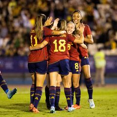 España aplasta a Argentina