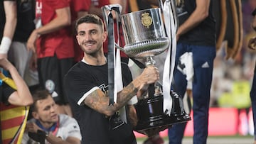 Cristiano Piccini, con la Copa del Rey, en Sevilla.