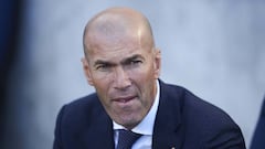 SAN SEBASTIAN, SPAIN - MAY 12: Head coach Zinedine Zidane of Real Madrid CF looks on prior to the start the La Liga match between Real Sociedad and Real Madrid CF at Estadio Anoeta on May 12, 2019 in San Sebastian, Spain. (Photo by Juan Manuel Serrano Arc