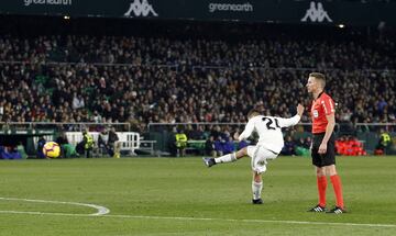 1-2. Dani Ceballos marcó el segundo gol en un lanzamiento de falta directa.