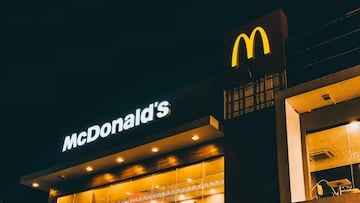 El McDonald’s más extremo: comes una hamburguesa y hay esqueletos alrededor