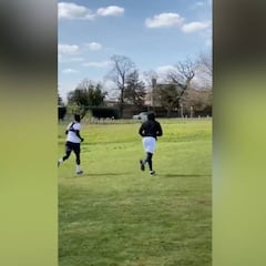 Mourinho ignora las medidas de distanciamiento y entrena con varios jugadores en un parque