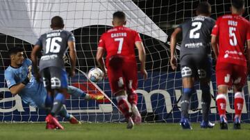 Jorge Osorio, presidente de la Comisión de Árbitros, confirmó que el duelo que fue suspendido por un corte de energía eléctrica, se reanudará con el penal a favor de la UC.