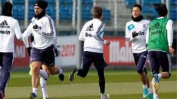 El Real Madrid se ejercitó por última vez en Valdebebas antes de enfrentarse mañana al Rayo Vallecano.
