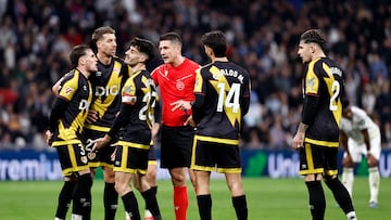 01/02/26 PARTIDO PRIMERA DIVISION
REAL MADRID - RAYO VALLECANO
PROTESTAS ISIDRO DIAZ DE MERA ARBITRO PENALTI
PEP CHAVARRIA LEJEUNE OSCAR VALENTIN CARLOS MARTINEZ ANDREI RATIU