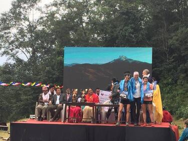 Jornet gana la final de Nepal y conquista las Golden Trail Series