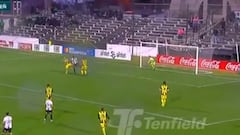 Brayan Cortés se olvida de Colo Colo y enamora a los hinchas de Peñarol con una atajada soberbia