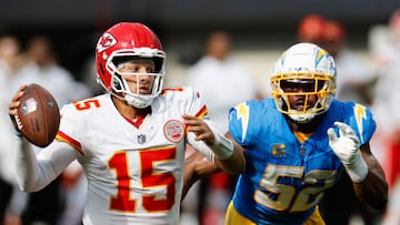 INGLEWOOD, CALIFORNIA - SEPTEMBER 29: Patrick Mahomes #15 of the Kansas City Chiefs looks to throw the ball as Khalil Mack #52 of the Los Angeles Chargers applies pressure during the third quarter at SoFi Stadium on September 29, 2024 in Inglewood, California. Kevork Djansezian/Getty Images/AFP (Photo by KEVORK DJANSEZIAN / GETTY IMAGES NORTH AMERICA / Getty Images via AFP)