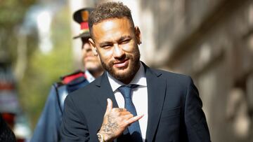 Neymar, a la salida de los juzgados de Barcelona para el juicio del 'caso Neymar 2'.