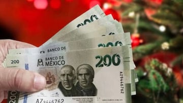 Los trabajadores al servicio del estado recibirán un bono de 14 mil 500 pesos y su aguinaldo en próximos días.