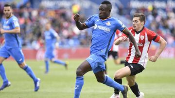 El central togol&eacute;s del Getafe, Djen&eacute; Dakonam, durante un partido.