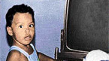 <b>EL PEQUEÑO DADADO.</B> Le gustaba el balón antes de que pudiera aguantarse en pie.