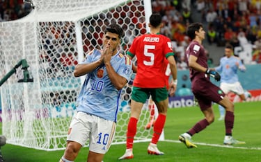 El jugador español Marco Asensio se lamenta de una ocasión fallada. 