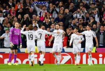 Celebración del 1-0 marcado por Benzema.