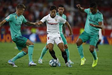Oliver Torres entre Toni Kroos, James Rodr¨ª?guez y Casemiro.
