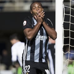 Vinicius Tanque, el "ídolo absoluto" de Broncano juega en Segunda B