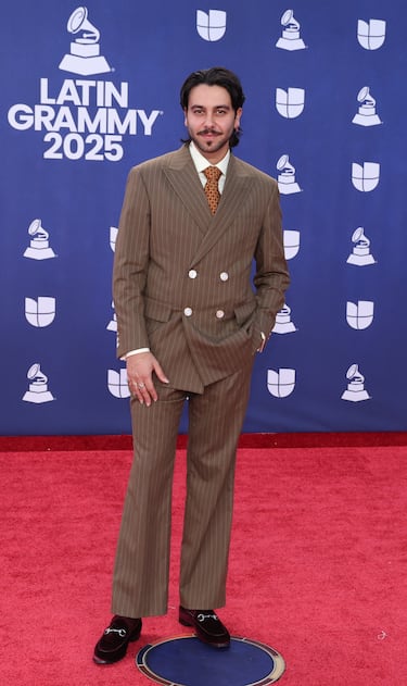 Yerai Cortés posa en la alfombra roja de los Latin Grammys 2025 celebrados en el MGM Grand Las Vegas.