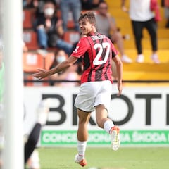Daniel Maldini marca y engrandece la leyenda