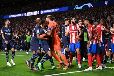 Felipe foul on Foden leads to clash between Atletico Madrid and Manchester City players