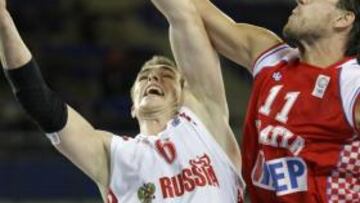 <b>EUROBASKET </b>Mario Stojic frente al ruso Sergey Bykov.