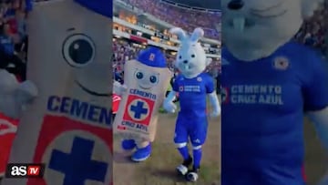 In their most recent game at the Azteca, La Máquina took halftime to announce who will accompany Blu, the emblematic rabbit of Cruz Azul.