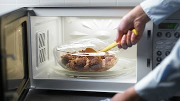 Un estudio revela el motivo por el que calentar tu comida en el trabajo no es la mejor de las ideas