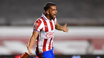 Con la derrota prácticamente sentenciada, aparece Miguel Ponce en el último suspiro del partido para salvar a Chivas de la derrota.