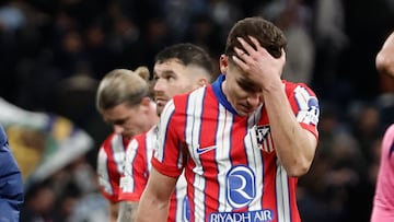 MADRID, 04/03/2025.- El delantero argentino del Atlético de Madrid, Julián Álvarez, a la finalización del encuentro correspondiente a la ida de los octavos de final de la Liga de Campeones que Real Madrid y Atlético de Madrid han disputado hoy martes en el estadio Santiago Bernabéu, en Madrid. EFE / Sergio Perez.