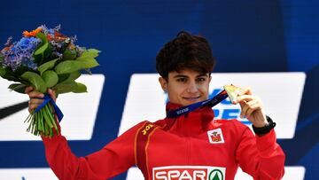 Mar¨ªa P¨¦rez celebra en el podio su victoria. La marchadora granadina ha ganado la medalla de oro de los 20km marcha de los Europeos celebrados en Berl¨ªn.