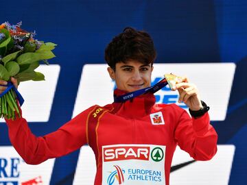 María Pérez celebra en el podio su victoria. La marchadora granadina ha ganado la medalla de oro de los 20km marcha de los Europeos celebrados en Berlín.
