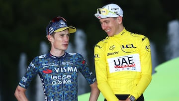 Tadej Pogacar y Jonas Vingegaard, en el podio del Tour de Francia en Niza.