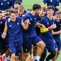 Cervera aparta a Álvaro ante el Almería de Fran Fernández