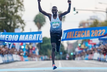 El keniano Kibiwott Kandie se impone con autoridad en la Medio Maratón Valencia Trinidad Alfonso Zurich (58:10).