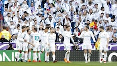 Los jugadores del Madrid celebran el primer tanto del encuentro: es el gol 100 de los blancos en toda la temporada