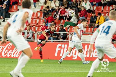El lateral derecho del equipo de Miranda fue fundamental en el partido de los de Anduva. Estaba en el sitio justo, en el momento adecuado, para cazar un balón después de una gran jugada de Raúl García.