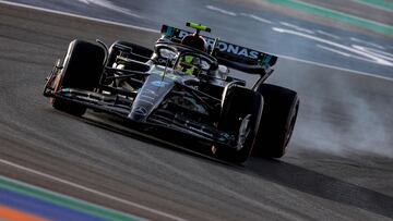 Lewis Hamilton, con el Mercedes en Qatar.