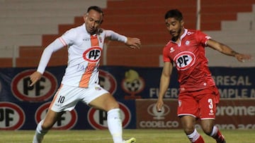 Futbol, Cobresal vs Union La Calera.
 Fecha 24, campeonato Nacional 2020.
 El jugador de Cobresal Marcelo Caete disputa el balon contra Matias Navarrete de Union La Calera durante el partido de primera division disputado en el estadio El Cobre de El Salvador, Chile.
 23/01/2021
 Oscar Tello/Photosport
 
 Football, Cobresal vs Union La Calera.
 24th date, 2020 National Championship.
 Cobresal&#039;s player Marcelo Caete battles for the ball against Matias Navarrete of Union La Calera during the first division football match held at El Cobre stadium in El Salvador, Chile.
 23/01/2021
 Oscar Tello/Photosport