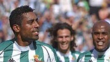 <B>GOL Y TRANQUILIDAD</B>. Robert anotó el 2-0 que dio la tranquilidad al equipo de Serra Ferrer.