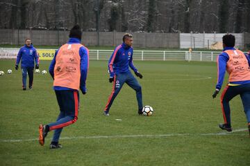 La baja temperatura acompañó la práctica. El partido será este viernes.