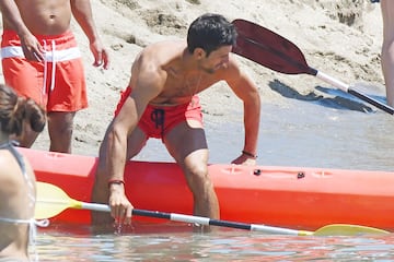 El tenista serbio, ganador del ¨²ltimo Wimbledon, y su mujer Jelena ?okovi? disfrutan de unos d¨ªas de descanso en la Costa del Sol espa?ola.
