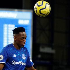 Yerry Mina tiene un golpe y es duda para enfrentar a West Ham