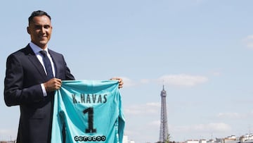 Keylor Navas, con la camiseta del PSG en Par&iacute;s.