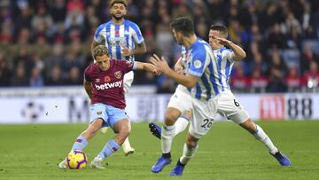 El delantero mexicano entró para el segundo tiempo y ayudó a que los 'Hammers' sumaran como visitantes ante el Huddersfield.
