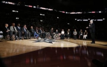 Emocionante fiesta de retirada del mítico '21' de Tim Duncan en San Antonio. Nadie más llevará el número del mejor jugador de la historia de los Spurs y una leyenda inigualable de la NBA.