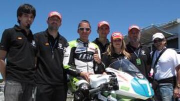<b>EMOCIONADO. </b>Manzano y sus compañeros del equipo madrileño LGN Tech Design en Laguna Seca.