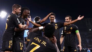 Vinicius se puso el traje de fotógrafo para inmortalizar la celebración de Bellingham ante el Napoli.