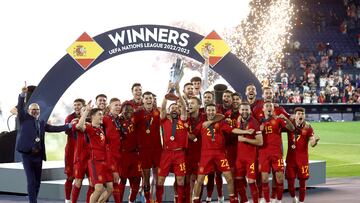 Soccer Football - UEFA Nations League Final - Croatia v Spain - Feyenoord Stadium, Rotterdam, Netherlands - June 18, 2023 Spain's Jordi Alba lifts the trophy with teammates after winning the UEFA Nations League final REUTERS/Yves Herman