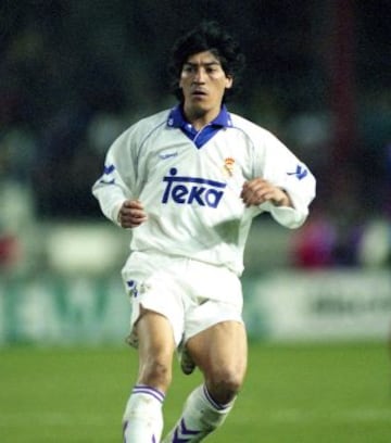 Cierra el podio de los chilenos con m&aacute;s partidos en el extranjero Iv&aacute;n Zamorano. &#039;Bam Bam&#039; jug&oacute; 528 encuentros en Saint Gallen, Sevilla, Real Madrid, Inter de Mil&aacute;n y Am&eacute;rica de M&eacute;xico.