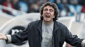 <b>ENFADO. </b>Lillo, que ayer salió en defensa de la Real, gesticula en un partido de esta temporada.